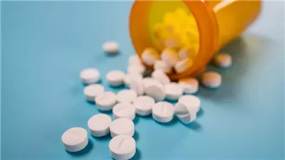 القبض على أجنبي بحوزته 52 شريط ترامادول في مطار القاهرة 