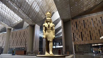 سقوط أمطار على رمسيس الثاني.. بيان مهم من السياحة بشأن المتحف المصري الكبير