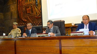 محافظ الغربية: غرامة 10 آلاف على سيارات الميكروباص المخالفة 