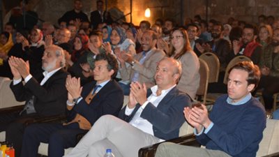 القنصل الإسباني يشهد عرض التنورة بقبة الغوري