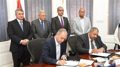 توقيع عقد إعادة تأهيل ورفع كفاءة معالجة الصرف الصحي بكوم أوشيم بالفيوم بتكلفة 465 مليون جنيه