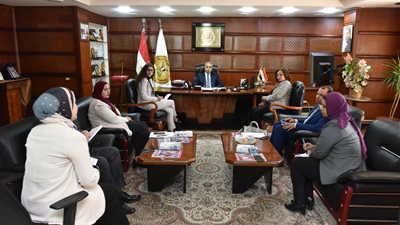وزير القوى العاملة يبحث مع أمين عام الأمومة والطفولة تعزيز جهود حماية الطفل