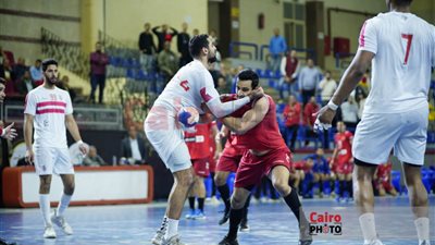 الشوط الأول.. يد الأهلي يتقدم على الزمالك 14-12
