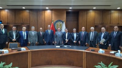 وزير البترول يتابع أداء الشركات الصغيرة في الصحراء الشرقية