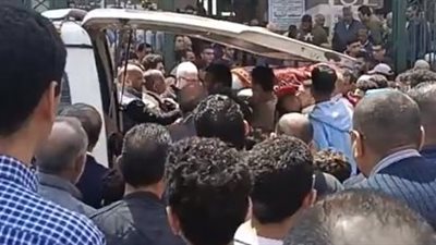 أهالي البحيرة يشيعون جنازة طفل صدمته سيارة أثناء سيره بالباتيناج في دمنهور | بث مباشر