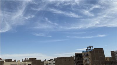 طقس غائم جزئيا وعودة رحلات البالون الطائر بسماء الأقصر