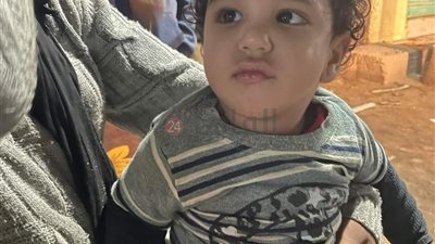 شهود عيان على واقعة العثور على طفل بجوار مطعم بالمنوفية: كله كان عايز يربيه وسط ولاده