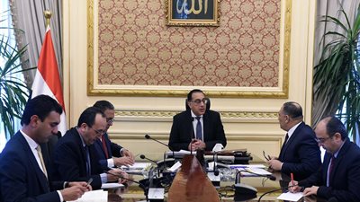 رئيس الوزراء يوجه بسرعة إتمام الموافقات الخاصة بنقل وإنشاء المجازر خارج الكتلة السكنية وتطويرها 