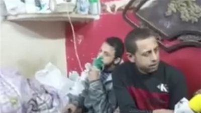 شاب يستغيث من تراكم الديون على والدته بسبب مرضه: عايش بالتنفس الصناعي.. ووالدتي مصابة بالسرطان ومهددة بالحبس | بث مباشر