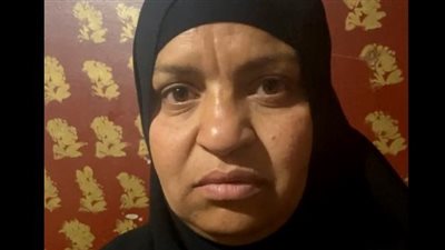 بيحرق شعر راسه وبياكله.. تفاصيل مقتل شخص علي يد نجله.. وأسرته: جنيّة عشقاه وعايزين نعالجه | فيديو