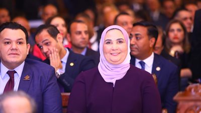 وزيرة التضامن تزور الكاتدرائية المرقسية بالعباسية.. وتهنئ البابا تواضروس بعيد القيامة