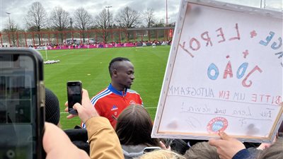 بعد انتهاء أزمته.. ساديو ماني يعود إلى تدريبات بايرن ميونخ