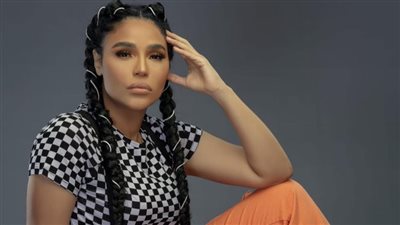 أمينة توجه رسالة لمنتقدي المطربين: عمري ما شربت دخان ولا طلعت من توبي.. وحسبي الله ونعم الوكيل