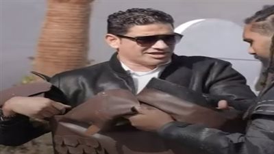 رامز جلال ساخرًا من الحكم الدولي إبراهيم نور الدين: مش بيهمه غير الشو واتشتم من الملايين 