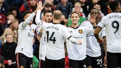 مانشستر يونايتد يضرب نوتنجهام فورست بثنائية في البريميرليج