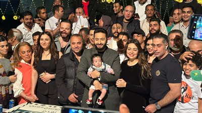 فركش.. حمادة هلال يحتفل بانتهاء تصوير المداح 3 مع أبطال وصناع المسلسل| صور