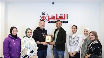 القاهرة 24 يكرم محمد محمود عبد العزيز بعد نجاحه في مسلسل حضرة العمدة