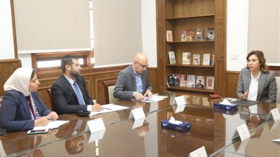 وزيرة الثقافة تجتمع بوفد حياة كريمة لبحث تكثيف التعاون بقرى المبادرة