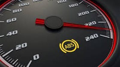 لو جديد في السواقة.. ما هو نظام الفرامل المانعة للانغلاق في السيارات؟