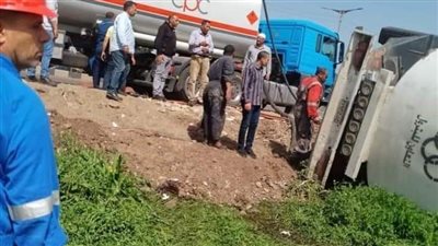 انقلاب سيارة مواد بترولية على طريق القاهرة الإسكندرية الزراعي بالمنوفية| صور