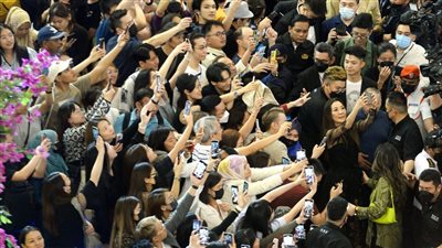 مئات الماليزيين يستقبلون ميشيل يوه أول ماليزية تحصل على جائزة الأوسكار بحفاوة