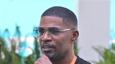 جيمي فوكس لا يزال في المستشفى.. والأطباء يجهلون سبب سوء حالته الصحية