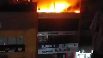 انتداب المعمل الجنائي لفحص أسباب حريق معرض للأجهزة الكهربائية بالقليوبية 