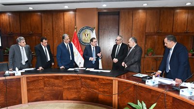 وزير البترول يتابع خطط إنتاج النفط الخام في مصر