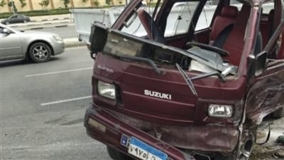 إصابة 5 أشخاص في انقلاب سيارة سوزوكي بطريق مصر - السويس | صور