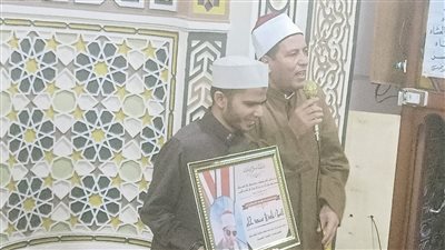 أهالي سمسطا ببني سويف يكرمون الشيخ نادي الفائز بالمركز الأول في مسابقة حفظ القرآن بالأردن | صور