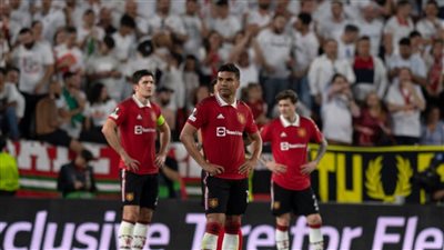 مانشستر يونايتد يسقط بثلاثية أمام إشبيلية.. ويودع الدوري الأوروبي 