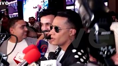 محمد رمضان يثير الجدل بسبب ارتدائه حلق في فيلم هارلي