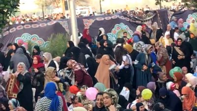 بسجادة الصلاة.. السيدات والفتيات يشاركون صلاة العيد بمسجد ناصر ببنها |صور 