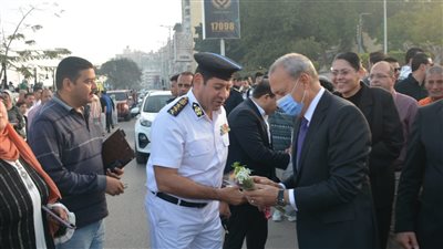 وسط فرحة المواطنين.. محافظ القليوبية يؤدي صلاة عيد الفطر المبارك بمسجد ناصر بمدينة بنها