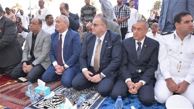 قيادات محافظة الأقصر يشاركون الأهالي صلاة عيد الفطر