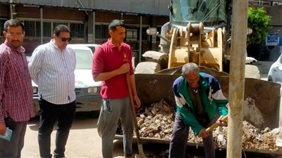 تعيق حركة المرضى.. إزالة الإشغالات من أمام مستشفى طنطا الجامعي|صور 