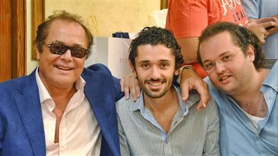 محمد محمود عبد العزيز: والدي نصحني أنا وكريم منمثلش.. وممكن إشاعة تقعد فنان في البيت