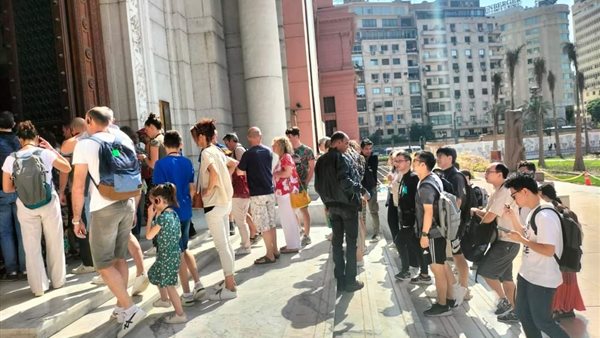 توافد الزوار على