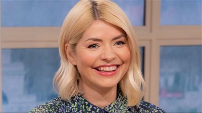 بعد إصابة المذيعة البريطانية هولي ويلوبي به.. ما هي أعراض مرض القوباء المنطقية؟