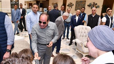 الرئيس السيسي يوجه بعلاج سيدة تعاني من انزلاق في مفاصل الفك بعد استغاثتها