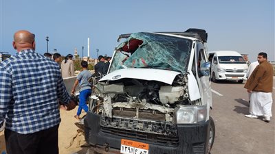 مصرع وإصابة 17 شخصًا في تصادم ميكروباص وسيارة ربع نقل بمطروح