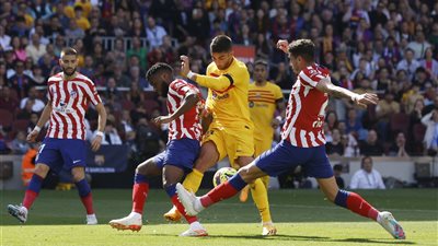 نتيجة مباراة برشلونة وأتلتيكو مدريد.. فيران توريس يمنح التقدم لكتيبة تشافي