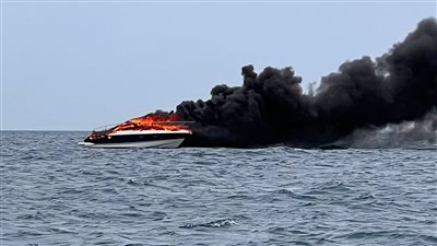 حريق هائل يلتهم يختا خاصا بمنطقة الجونة شمال الغردقة