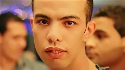 أسرة شاب عُثر عليه غارقًا ببنها تنتظر أمام المشرحة لاستلام جثمانه| فيديو