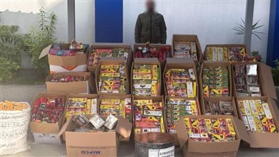 القبض على تاجر بحوزته مليون قطعة ألعاب نارية بالفيوم