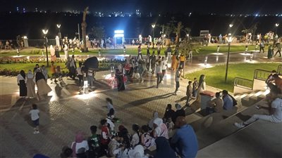 إقبال كبير من المواطنين على كورنيش النيل والممشى السياحي ببني سويف في العيد| صور