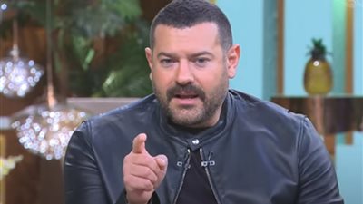 عمرو يوسف: اشتغلت سايس في أمريكا بـ 10 دولارات في الساعة