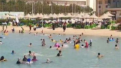 للاستمتاع بعطلة العيد.. إقبال كثيف من المواطنين على شواطئ الغردقة | بث مباشر
