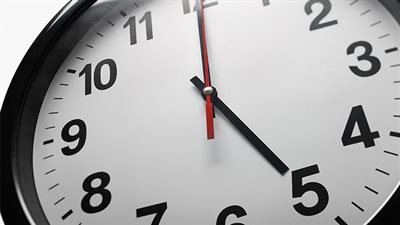 اعتبارًا من الجمعة المقبل.. كيفية تطبيق التوقيت الصيفي 2023 في مصر | بث مباشر