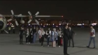 وصول طائرة ثانية تقل مصريين قادمين من السودان بمطار شرق القاهرة
